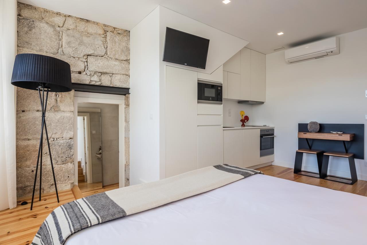 Studio with River View,537371712:JPEG